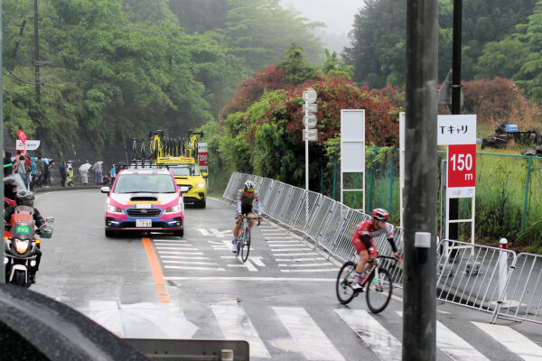 自転車ロード競技「ツアーオブジャパン 相模原ステージ」の周回コースの様子（相模原市緑区）
