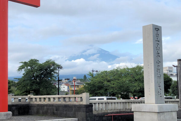 浅間大社バス駐車場から望む富士山