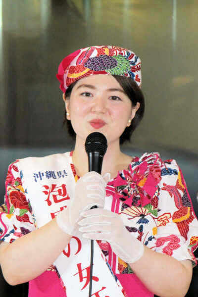 Rika ZUKERAN, Queen of Awamri the 36th, a promo girl for Okinawan liquor products - 第36代（2022）泡盛の女王の瑞慶覧りかさん（「沖縄本島南部フェア」スクエアゼロ グランスタ東京 JR東京駅）