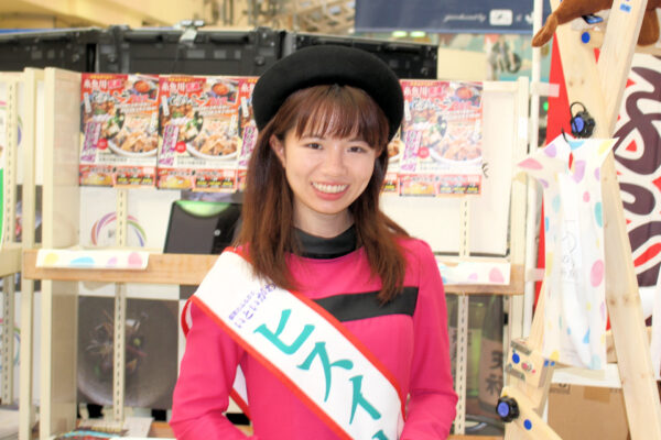 Ayano ITO, Hisui (Jade) Lady the 30th, a promo girl for Itoigawa City tourism - ヒスイレディの伊藤彩乃さんは糸魚川市（新潟県）の観光資源PRに活躍（「新潟産直市」JR上野駅）